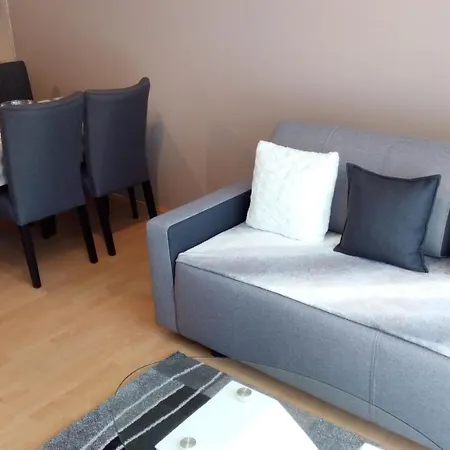 Peppy & Pool Apartment *