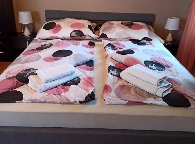 Peppy & Pool Apartment Balatonfured
