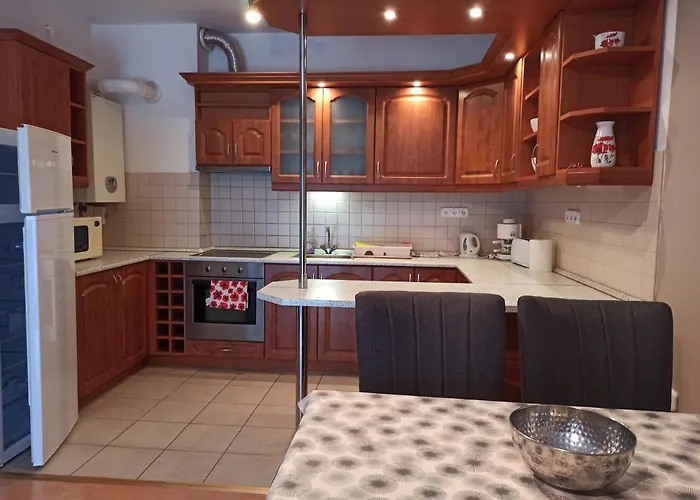 דירה Peppy & Pool באלאטונפורד