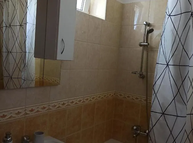 Peppy & Pool דירה