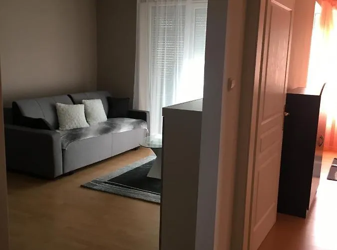 Peppy & Pool * באלאטונפורד