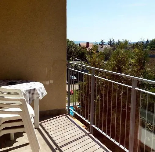 Peppy & Pool Apartment Balatonfured