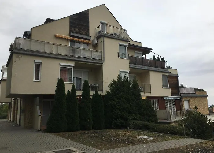 דירה Peppy & Pool באלאטונפורד