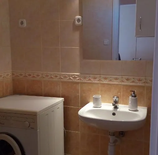 Peppy & Pool באלאטונפורד